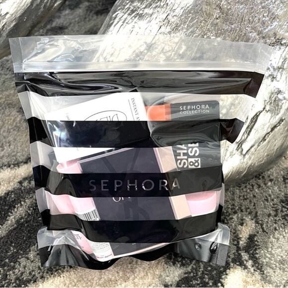 LUNAR BAG SAMPLES -13 PIECES. SKIN CARE ,MAKE UP HAIR CARE AND FRAGRANCE - Picture 4 of 9